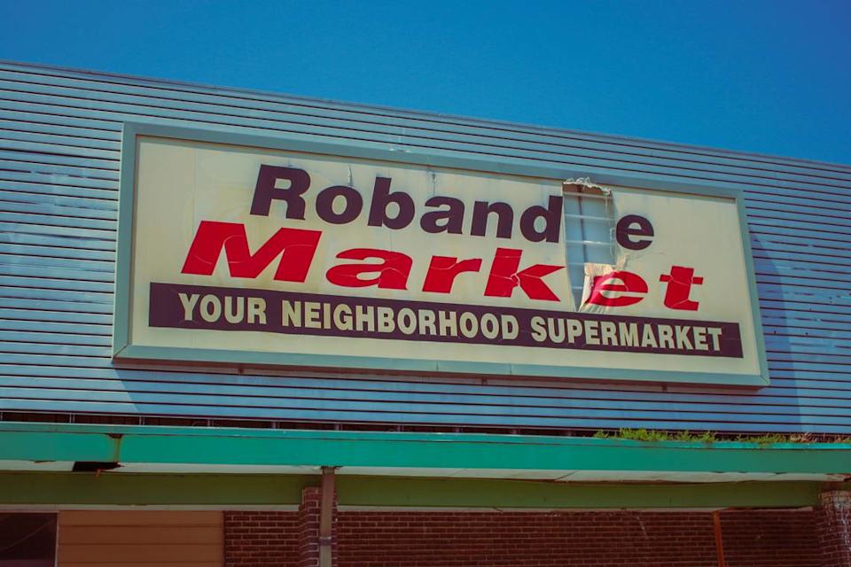 Robandee Shopping Center fallen into disrepair.