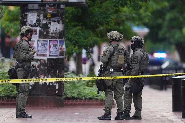 Law enforcement officials investigate after an attack on the Pearl Street Mall, Sunday, June 1, 2025, in Boulder, Colo. (AP Photo/David Zalubowski)