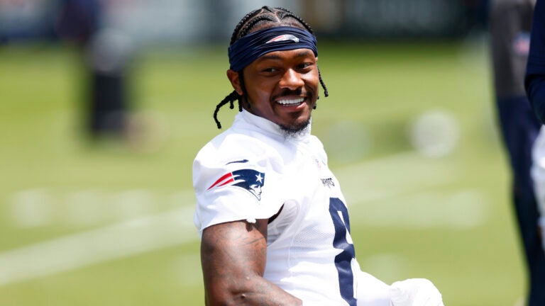 Patriots don’t intend to release Diggs...