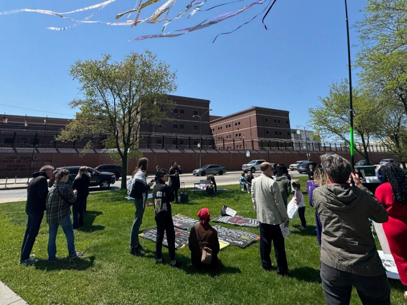 Community members demand freedom for incarcerated moms