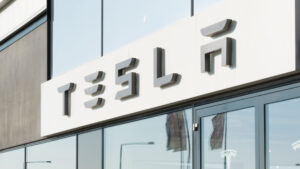 Tesla settles lawsuit involving fatal crash...