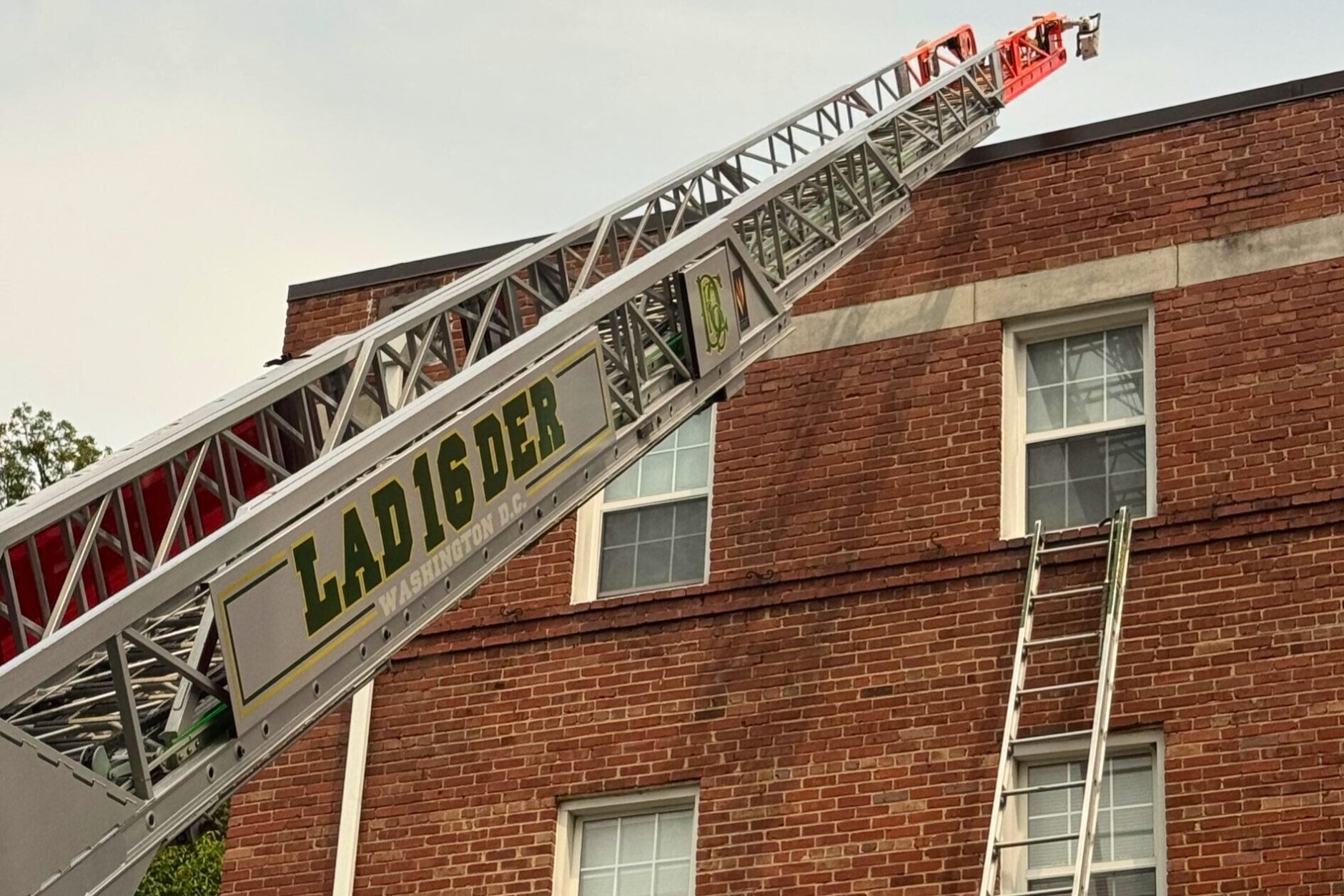 Southeast DC apartment fire