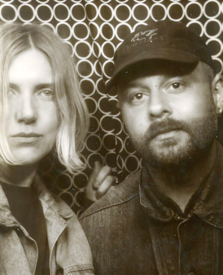 Detroit alt-folk group Neu Blume keep...
