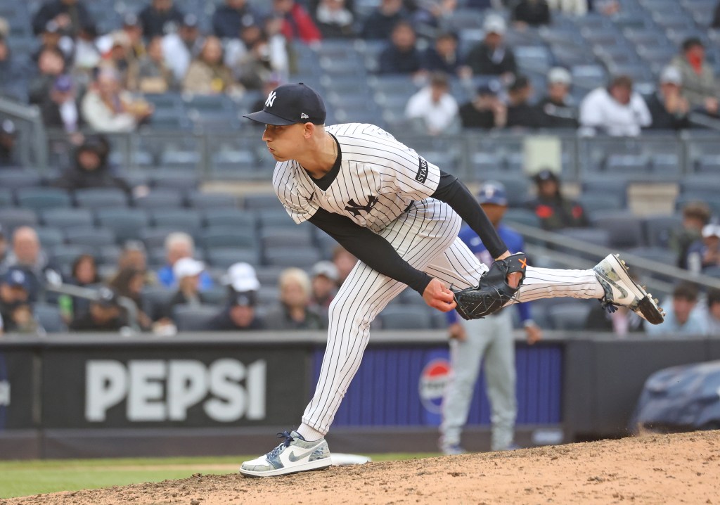 New York Yankees pitcher Luke Weaver pitching.