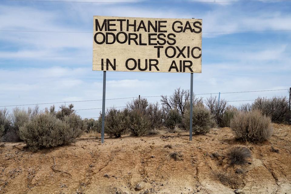 A sign protesting emissions from oil and gas stands across from Lybrook Elementary School, in Counselor, N.M., Navajo Nation (Searchlight New Mexico)