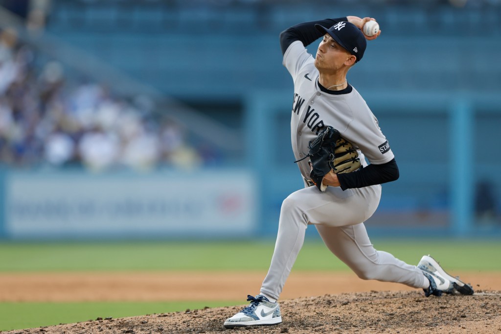 New York Yankees pitcher Luke Weaver pitching.