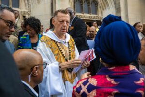 Pfleger responds following shooting outside St....